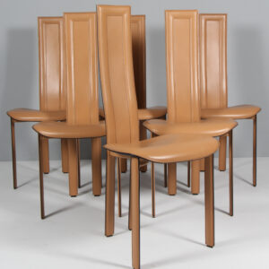 Giorgio Cattelan, sæt på seks stole af kernelæder. Model Alice