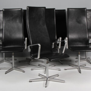 Arne Jacobsen sæt på otte Højrygget Oxford armstol, Red Label, Original betrukket Elegance