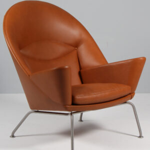 Hans J. Wegner Oculus nybetrukket med walnut elegance