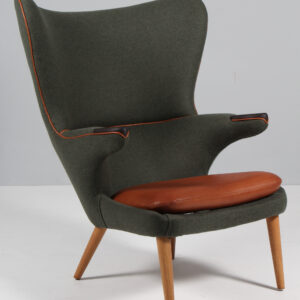 Dansk Møbelsnedker. "Bamse" lænestol, nybetrukket. 1960'erne