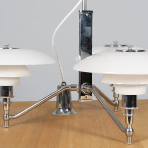 Poul Henningsen Akademikrone af stål og opal glas