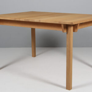 Hans J. Wegner spisebord massiv eg. M/plade