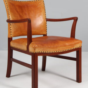 Polexim lænestol af patineret læder og mahogni. 1940'erne