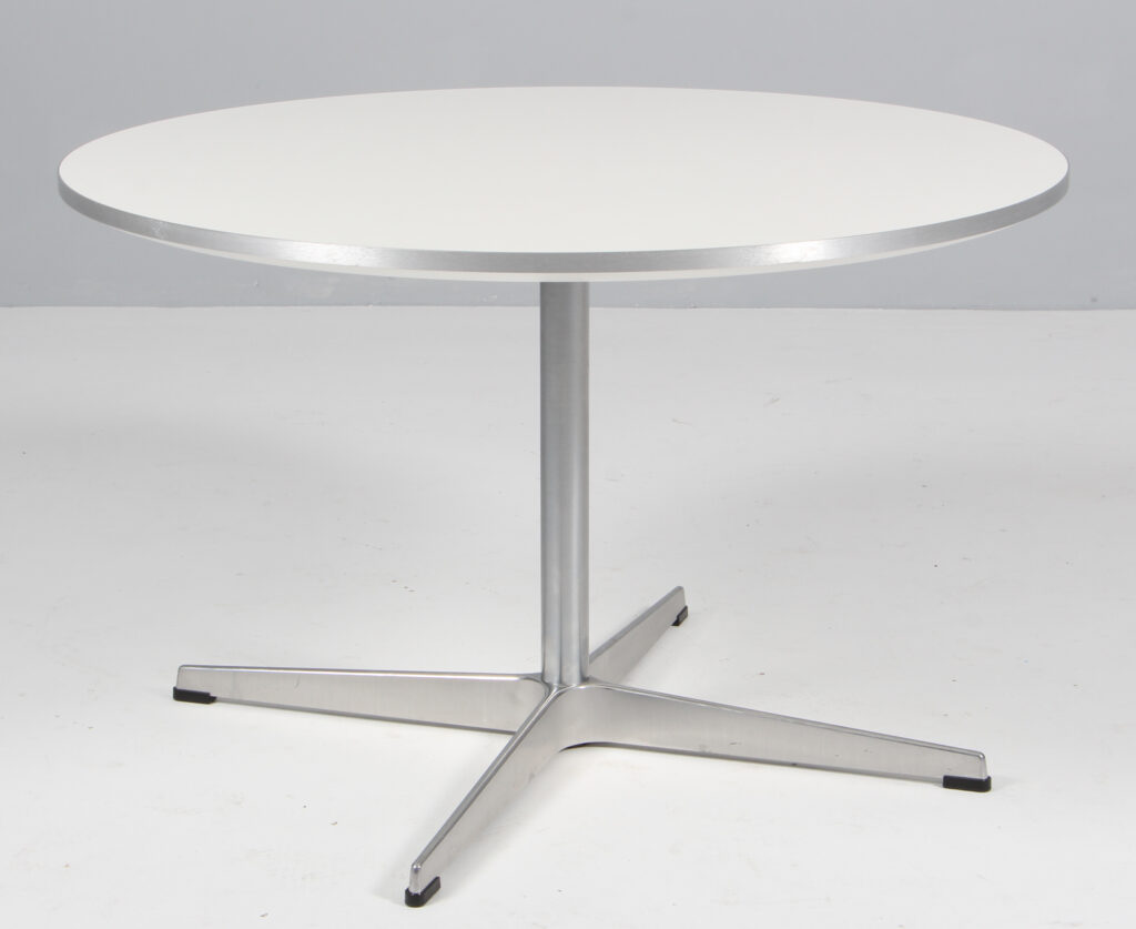 Arne Jacobsen. sofabord, laminat 2014