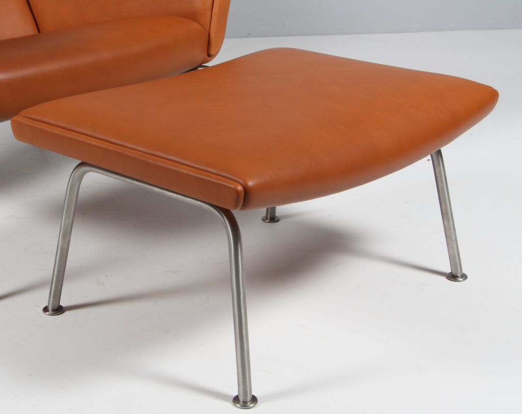 Hans J. Wegner Wing Chair samt skammel nybetrukket med walnut elegance - Billede 10