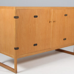 Børge Mogensen for P. Lauritsen & Søn. Skænk af eg. BM57