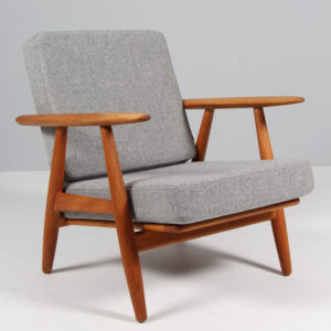 Hans J. Wegner cigar lænestol af olieret eg, model GE240. Hallingdal