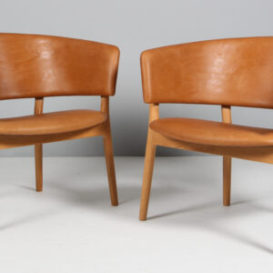 Nanna Ditzel lænestol af eg og anilin læder. Model ND83