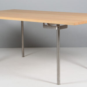 Hans J. Wegner spisebord af sæbebehandlet bøg og stål. Model Ch318