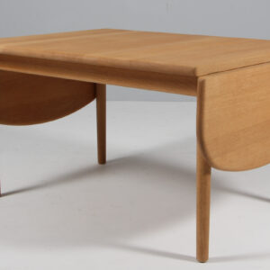 Hans J. Wegner sofabord med klapper, sæbebehandlet eg. Model GE85