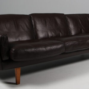 Illum Wikkelsø Tre personers sofa, original betrukket. Model V11A