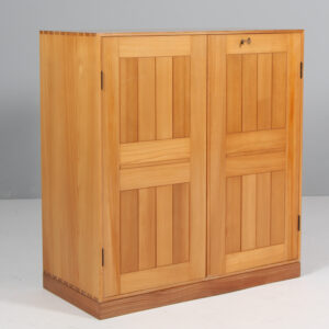 Mogens Koch for Rud Rasmussen skab af elm