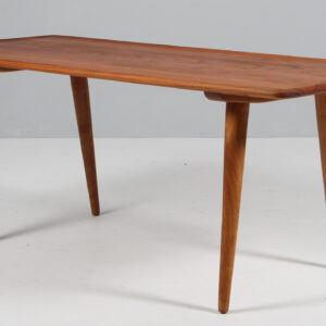 Hans J. Wegner sofabord af massiv teak og eg. Model AT11