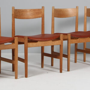 Hans J. Wegner fire stole af eg og anilin læder. Model CH36