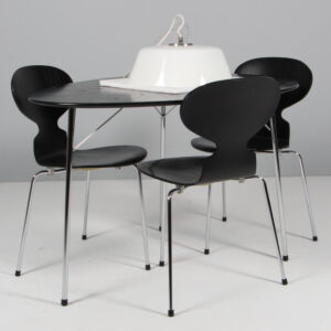 Arne Jacobsen Jubilæumssæt: Æggebord, myre samt Stelton pendel