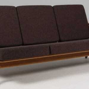 Hans J. Wegner cigar tre personers sofa af eg, Model GE240