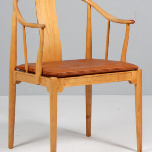 Hans J. Wegner Kinastol af kirsebær og elegance anilin læder