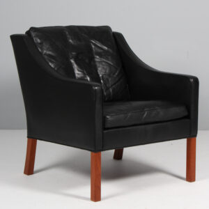 Børge Mogensen. Lænestol, model 2207. Original betrukket