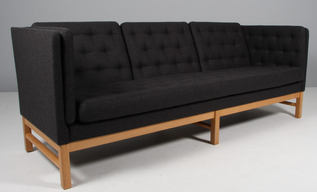 Erik Ole Jørgensen tre personers sofa, model EJ315, nybetrukket
