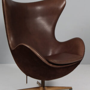 Arne Jacobsen. 'Det gyldne æg'. Fritz Hansen, model 3316, jubilæumsudgave 2008.
