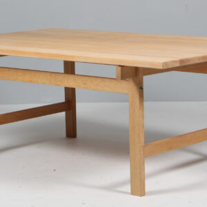 Hans J. Wegner for Andreas Tuck, sofabord af massiv eg.