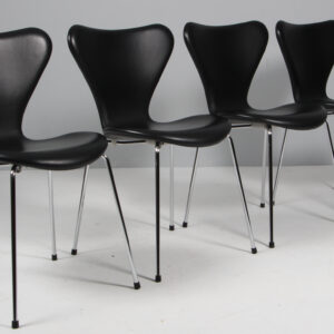 Arne Jacobsen sæt på fire syver stole model 3107, original betrukket, brown label