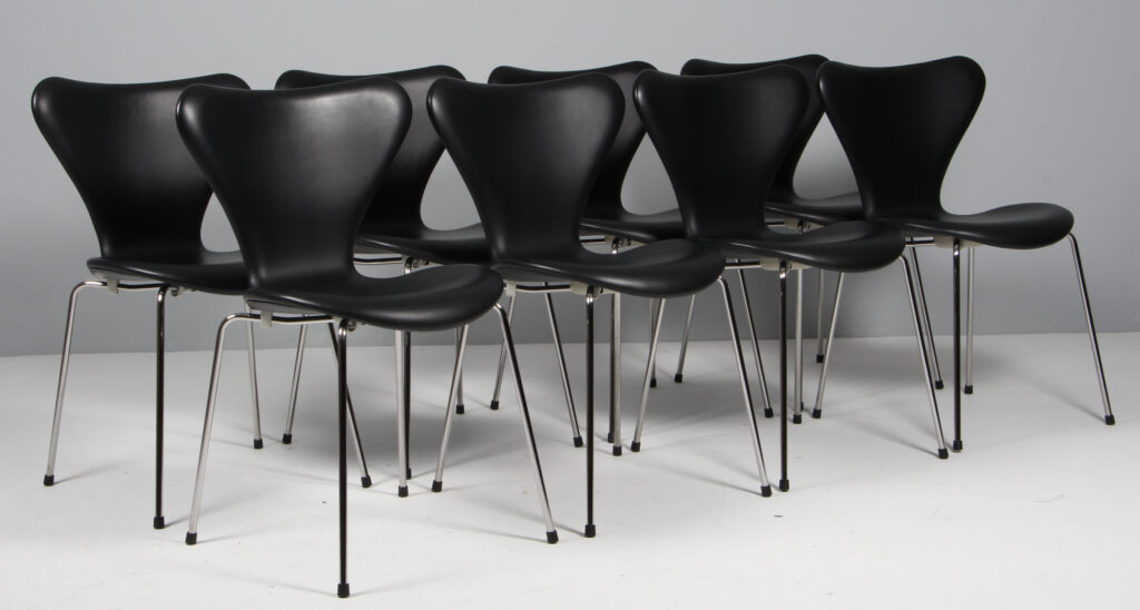 Arne Jacobsen sæt på otte syver stole model 3107, original betrukket, Red Label