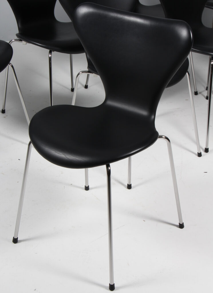 Arne Jacobsen sæt på otte syver stole model 3107, original betrukket, Red Label - Billede 6