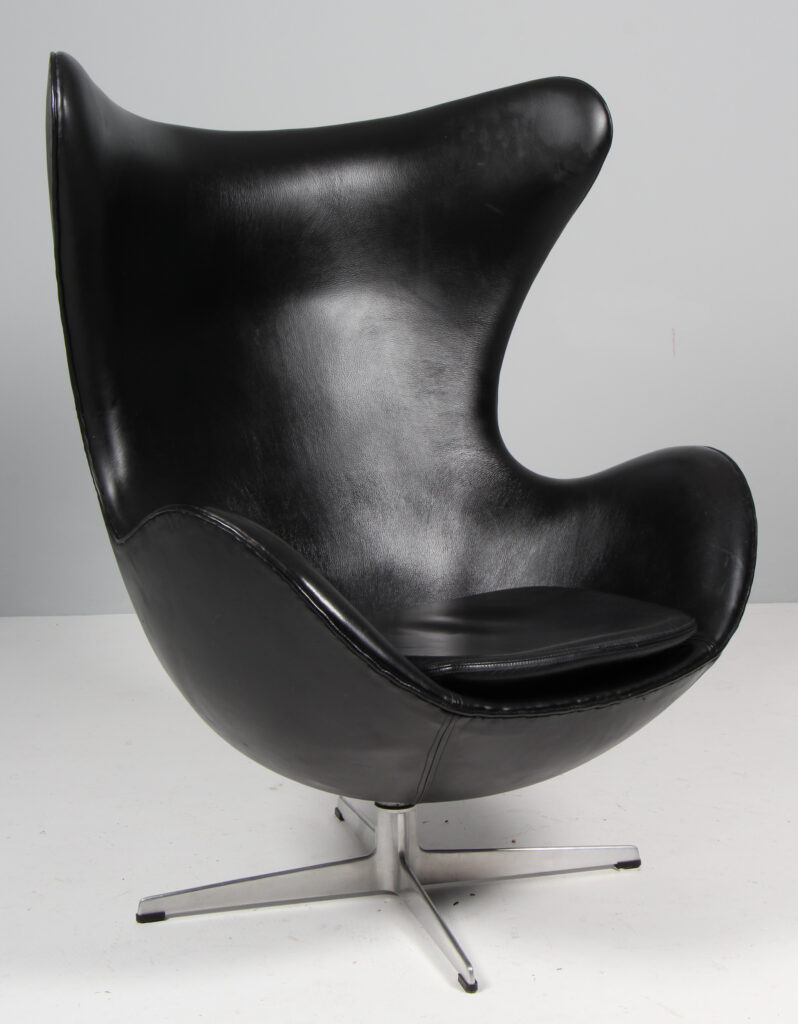 Arne Jacobsen. Lænestol ‘Ægget’, model 3316.