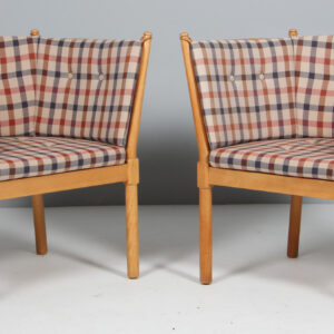 Børge Mogensen par Tremmestole stel af bøg og Cotil stof. Model 4389