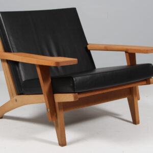 Hans J. Wegner lænestol model GE370, eg samt anilin læder