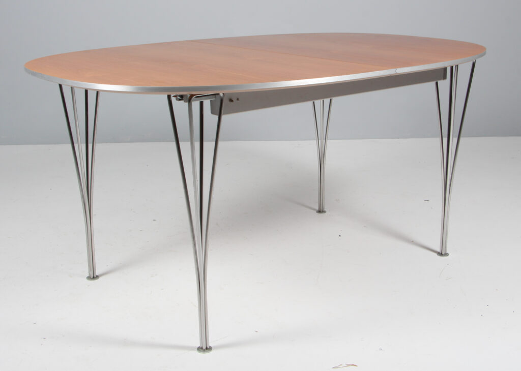 Piet Hein & Bruno Mathsson super ellipse bord med plader. 2011