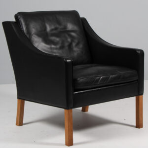 Børge Mogensen. Lænestol, model 2207. Original betrukket