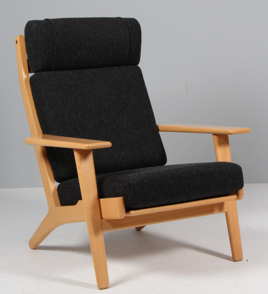 Hans J. Wenger højrygget lænestol, Hallingdal fra Kvadrat. GE290A
