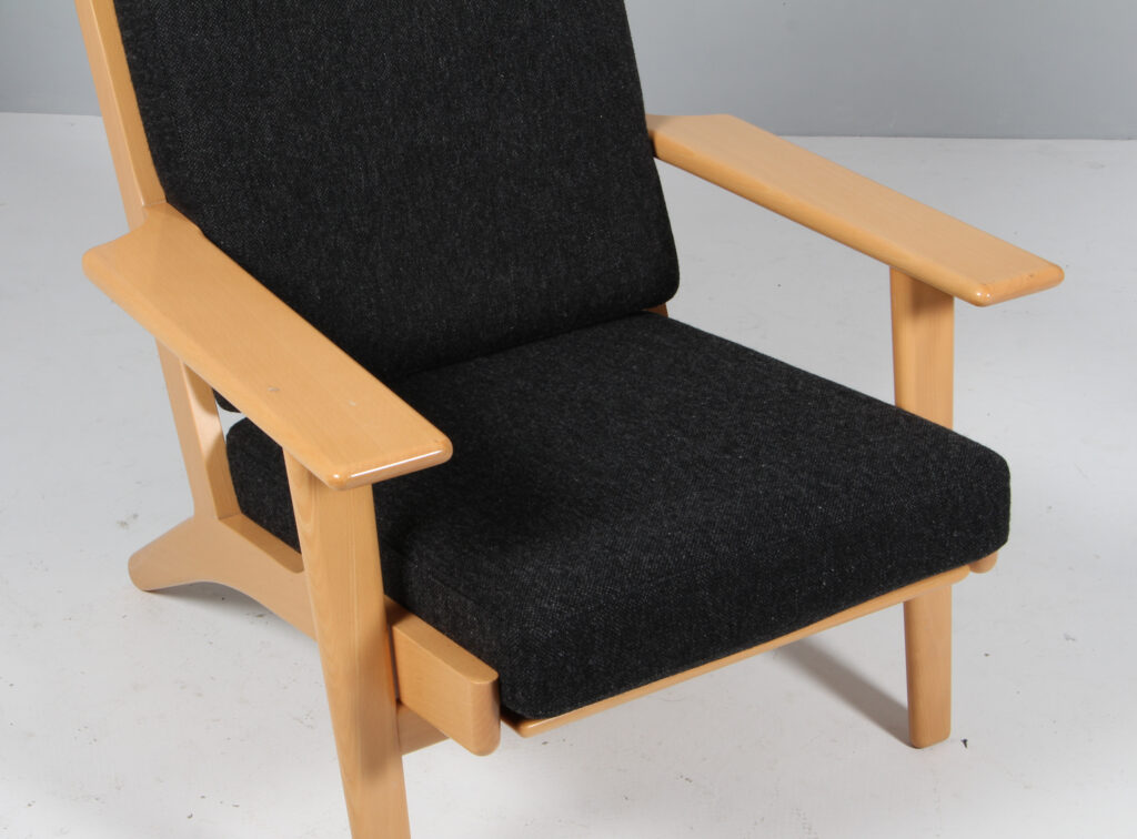 Hans J. Wenger højrygget lænestol, Hallingdal fra Kvadrat. GE290A - Billede 9