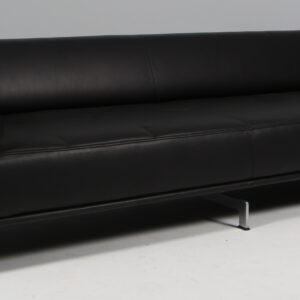 Hannes Wettstein tre personers sofa, model Delphi. Nybetrukket, Sort elegance