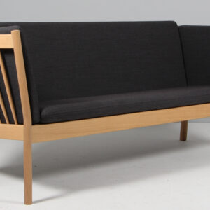 Erik Jørgensen tre personers sofa af sæbebehandlet eg og uld. Model J149