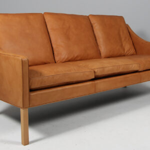 Børge Mogensen. Fritstående tre pers. sofa, model 2209. Nybetrukket