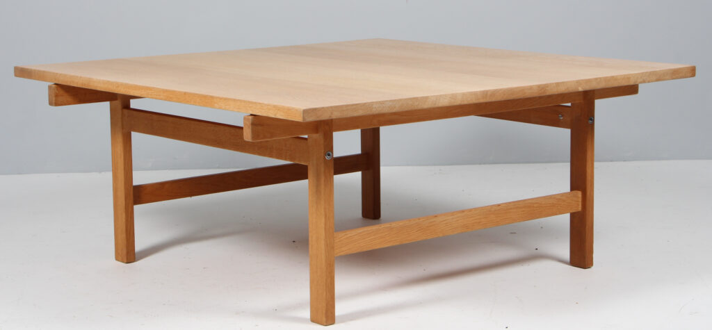 Hans J. Wegner sofabord af massiv sæbebehandlet eg, model PP115