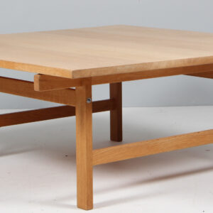 Hans J. Wegner sofabord af massiv sæbebehandlet eg, model PP115