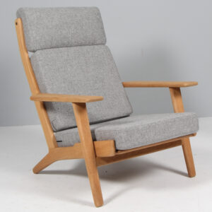 Hans J. Wegner højrygget lænestol, Hallingdal fra Kvadrat. GE290A