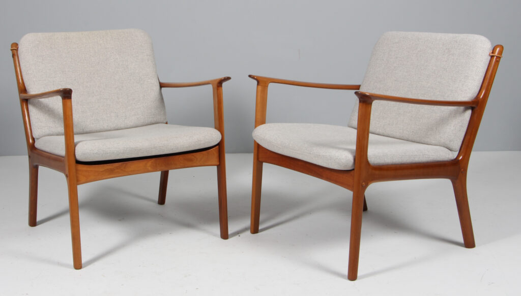 Ole Wanscher. Par armstole model PJ112. Mahogni og uld