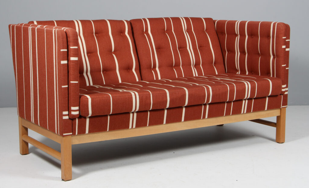Erik Ole Jørgensen to personers sofa, model EJ315, Savak