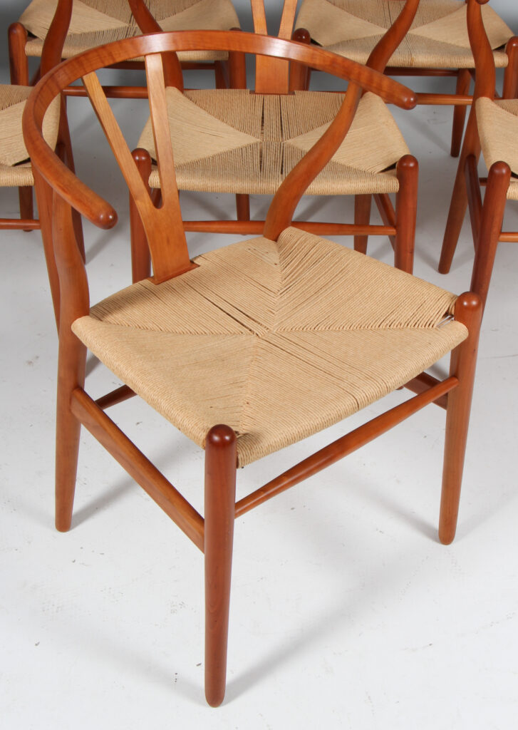 Hans J. Wegner sæt på otte Y stole af kirsebær. Model CH24 - Billede 7