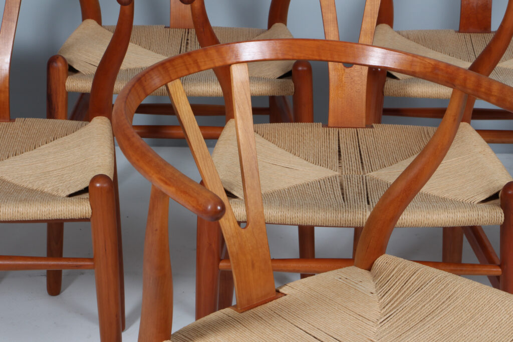Hans J. Wegner sæt på otte Y stole af kirsebær. Model CH24 - Billede 6