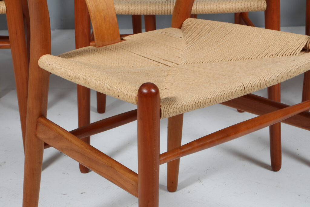 Hans J. Wegner sæt på otte Y stole af kirsebær. Model CH24 - Billede 5