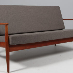 Grete Jalk 2½ personers sofa af Teak og Magrethe uldstof