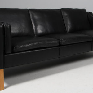 Børge Mogensen. Fritstående trepers. sofa, model 2213. Original betrukket, 2011