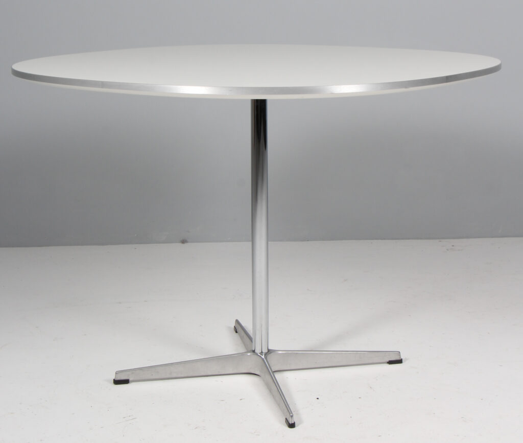Piet Hein og Arne Jacobsen super cirkulært spisebord, ny højde. 2017
