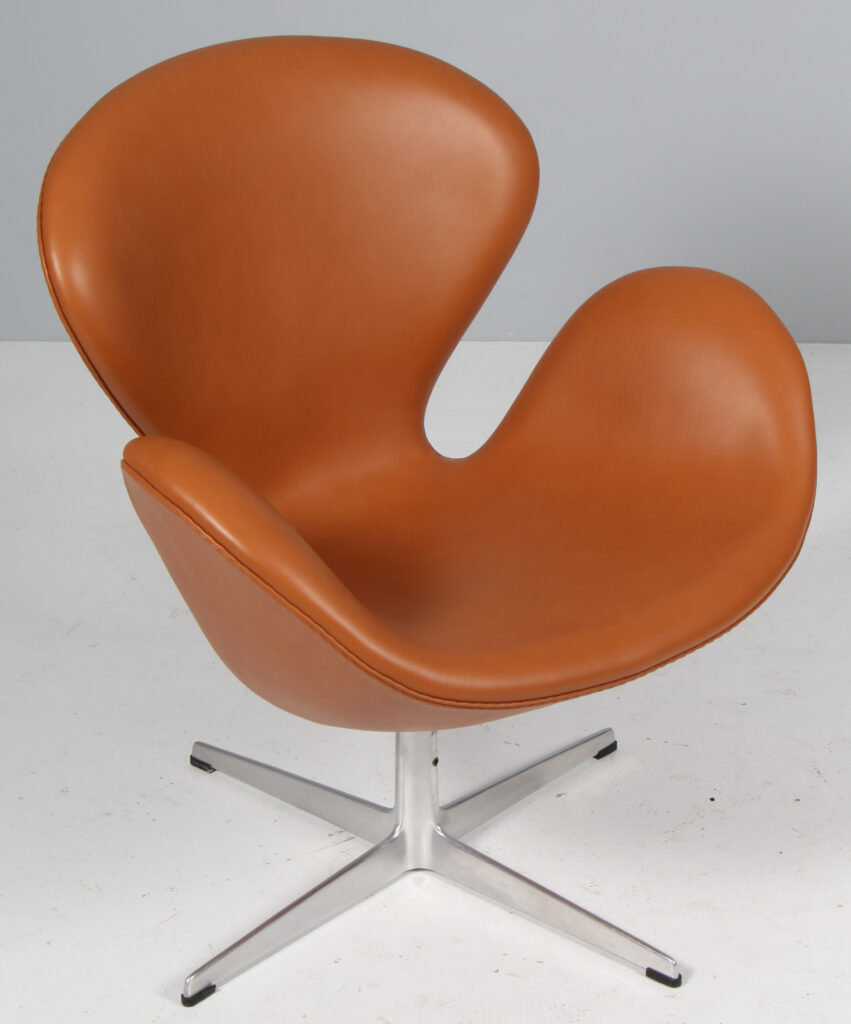 Arne Jacobsen. Svanen. Lænestol, model 3320. Vippefunktion - Billede 2